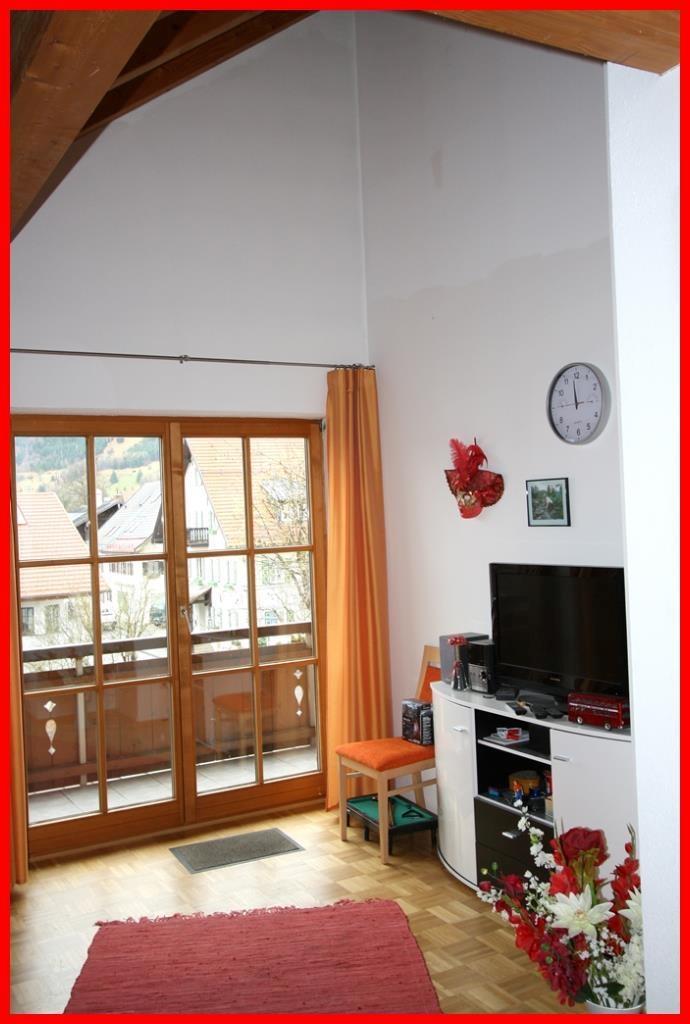 Wohnzimmer mit Balkon
