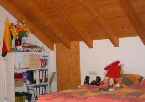Schlafzimmer mit Abseitenspeicher