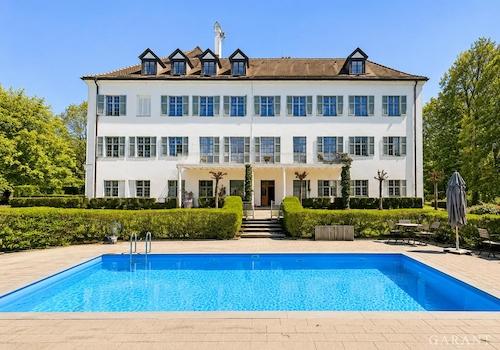 Hausansicht-Pool