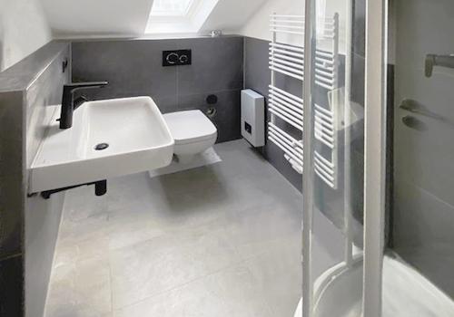 Badezimmer mit Fenster