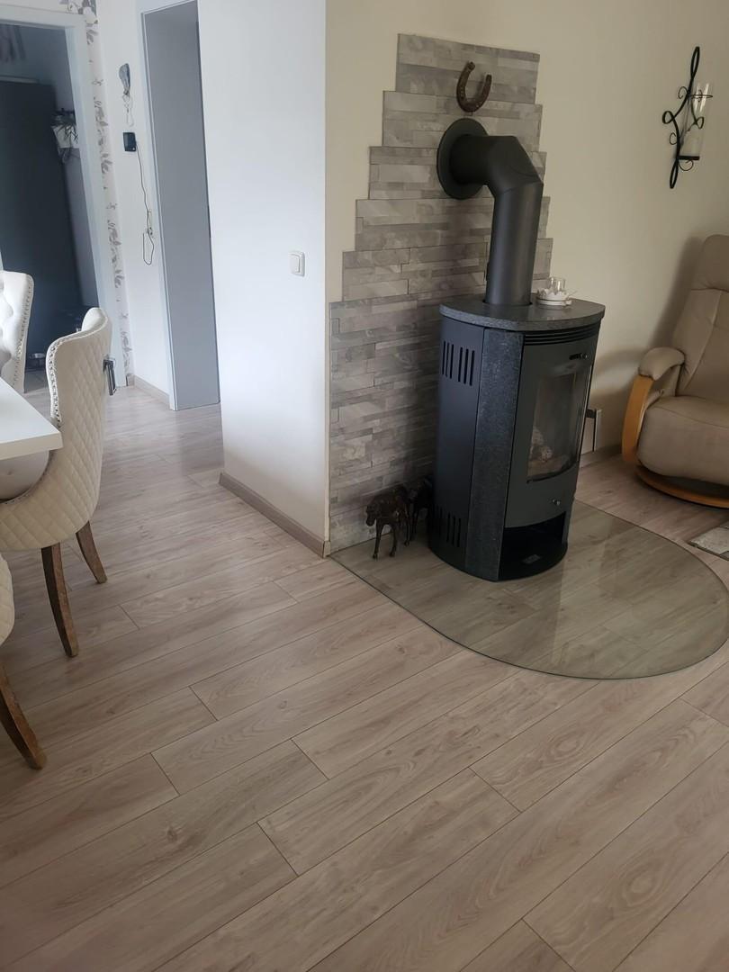 Wohnzimmer mit Kamin EG