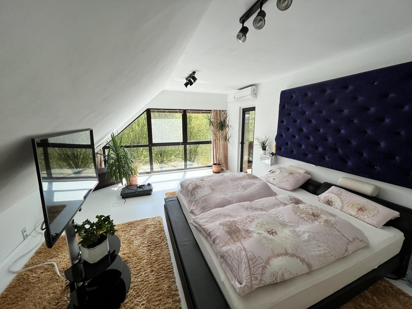 Schlafzimmer / Büro u.ä.