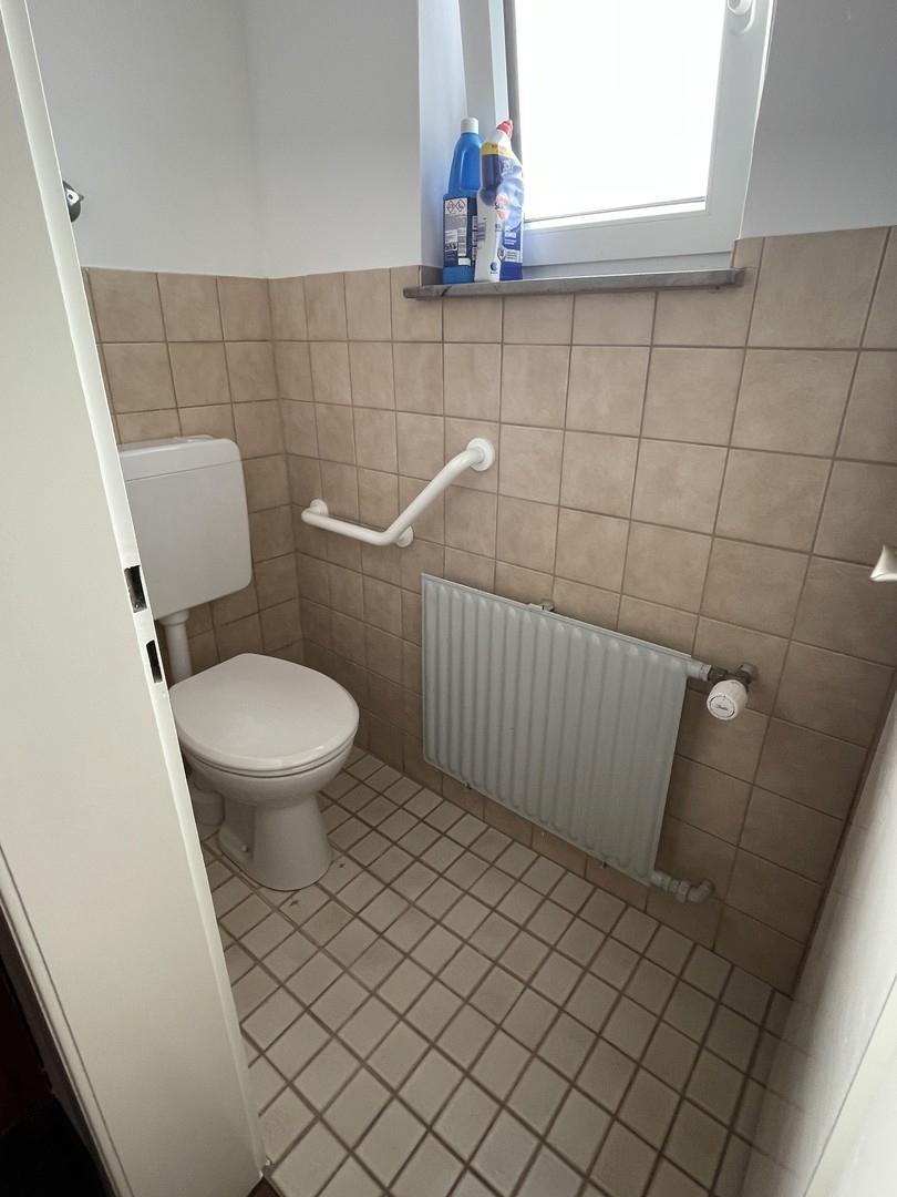 separates WC