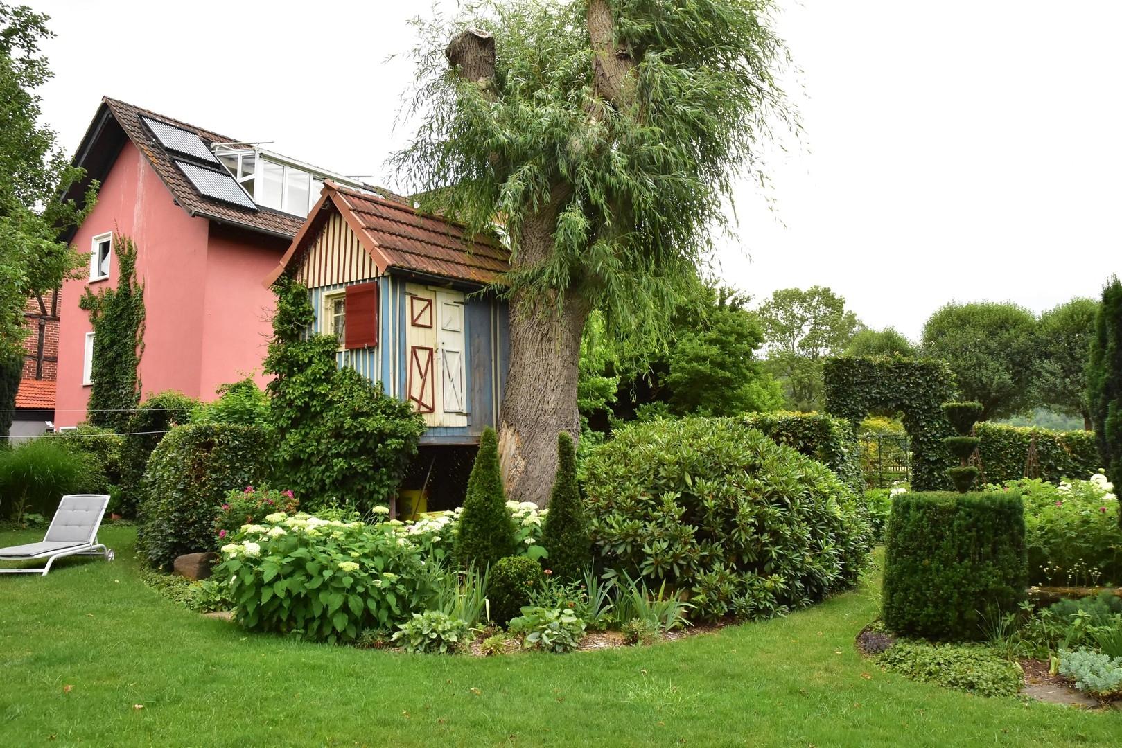 Gartenanlage Sicht Wohnhaus 