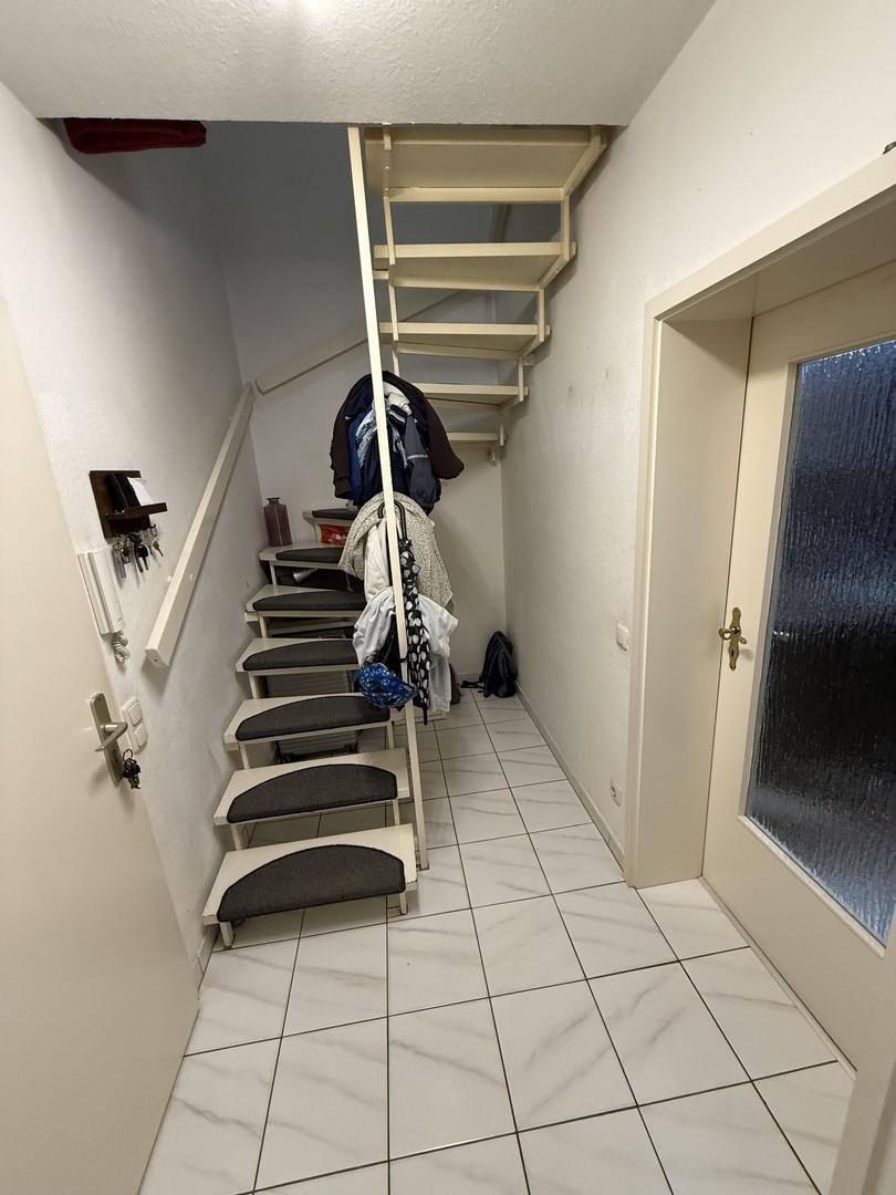 Eingangsbereich & Treppe