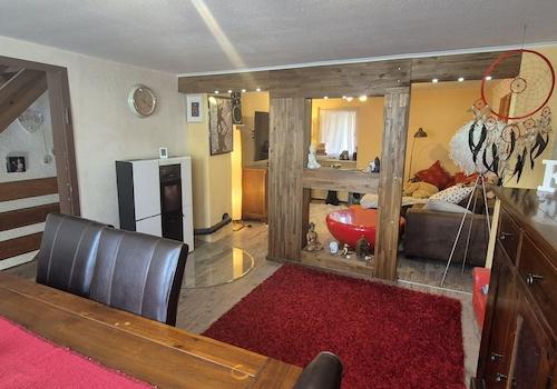 Blick vom Esszimmer ins Wohnzi