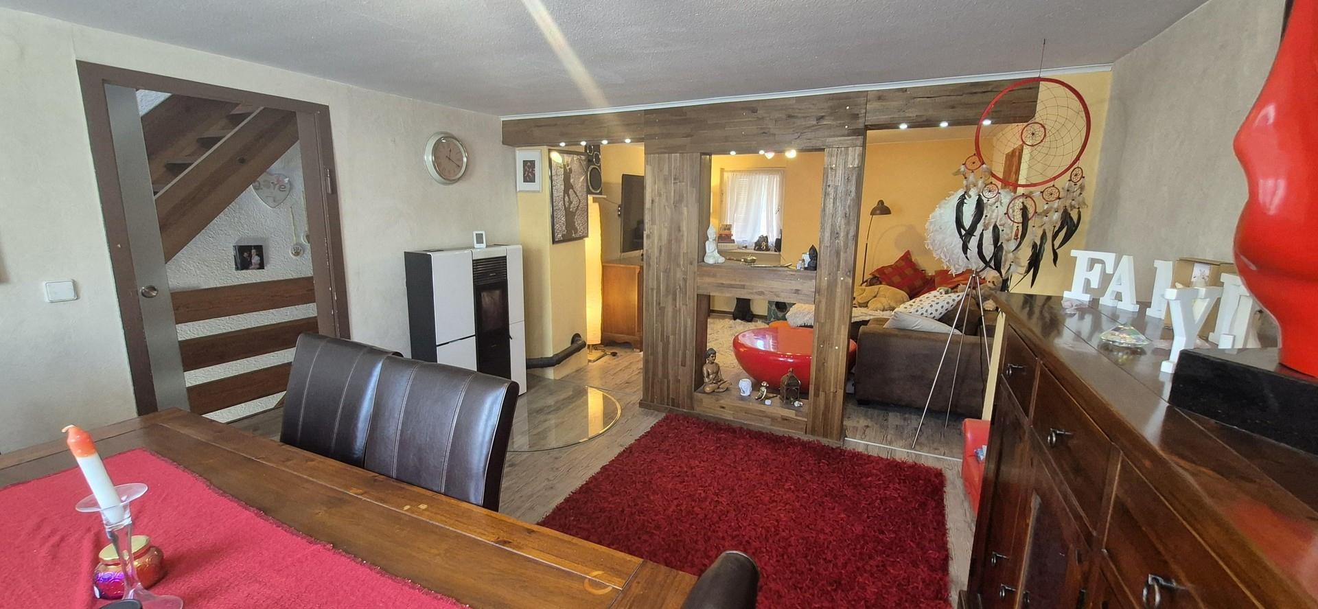 Blick vom Esszimmer ins Wohnzi