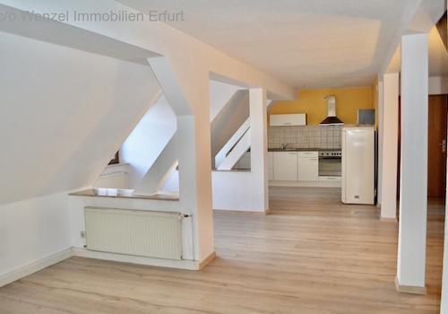 Blick zum Essbereich und Küche