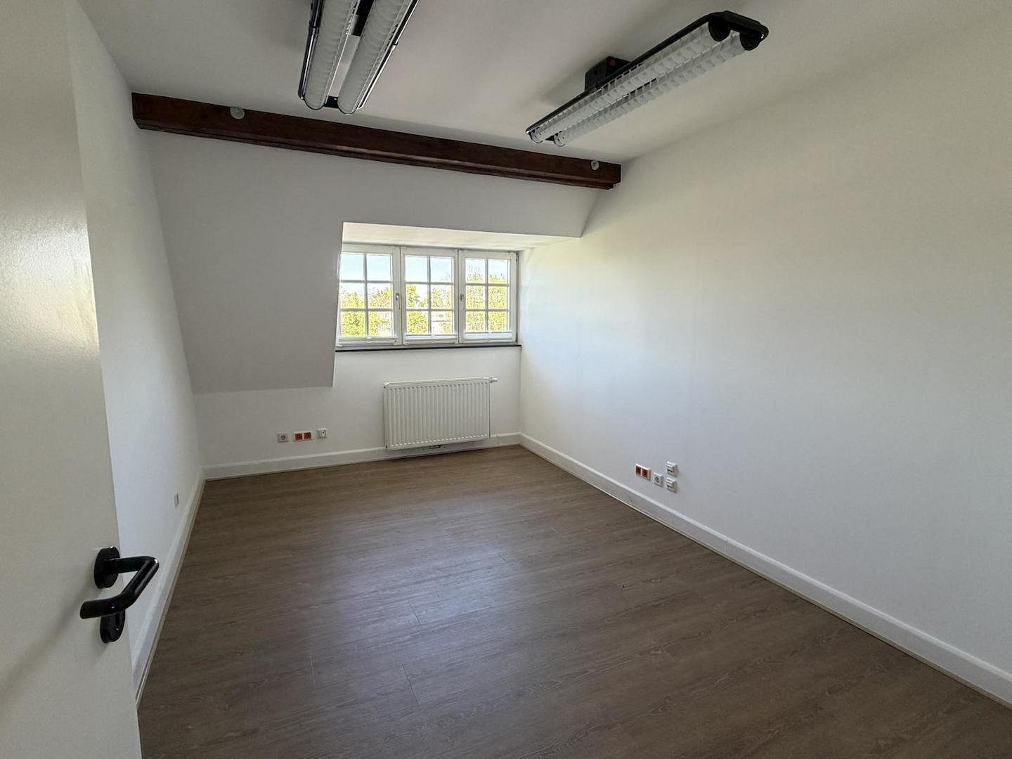 Separates Chefbüro