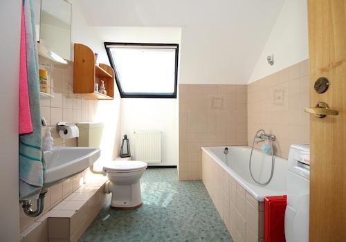 Wannenbad im Dachgeschoss