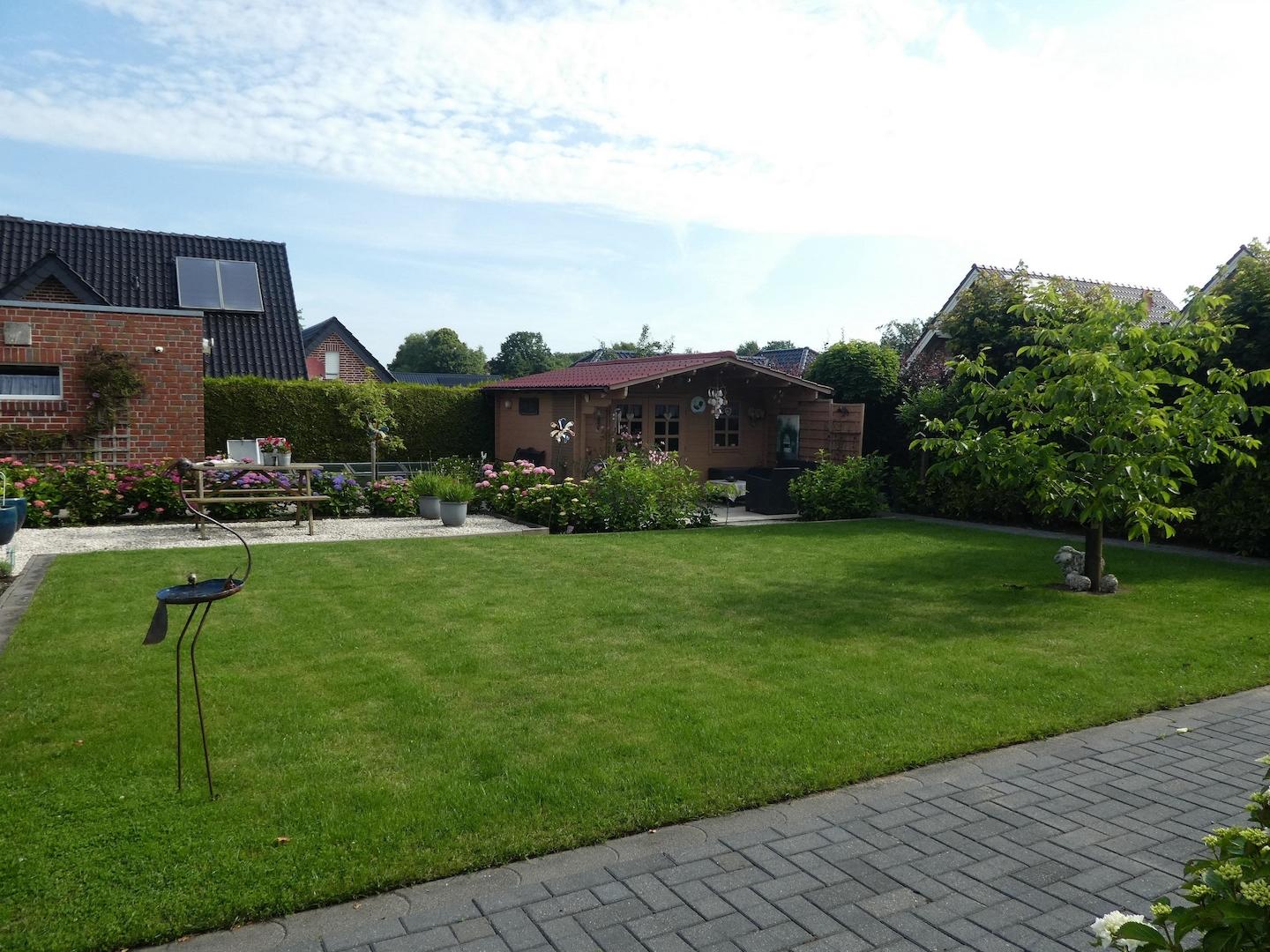 Garten mit Gartenhaus