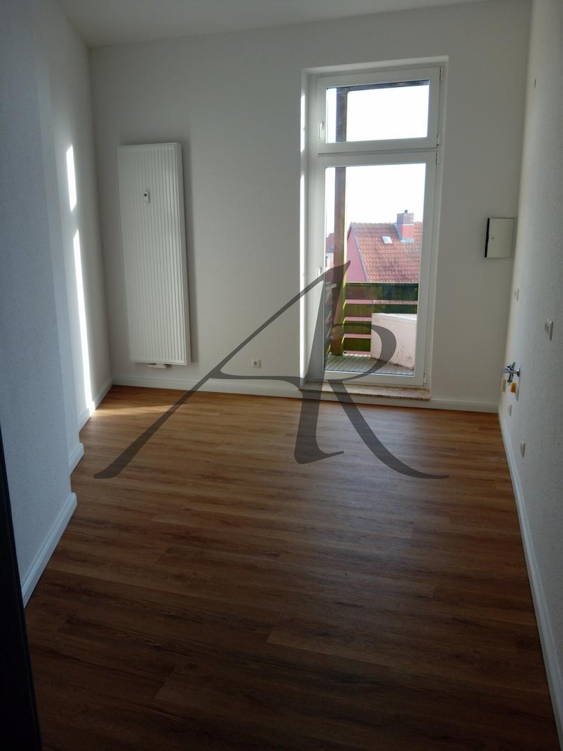 Küche mit Balkonzugang