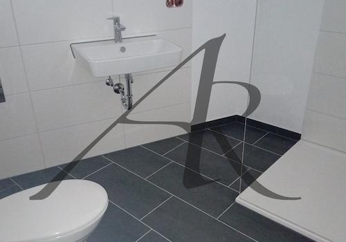 neu saniertes Bad mit Dusche