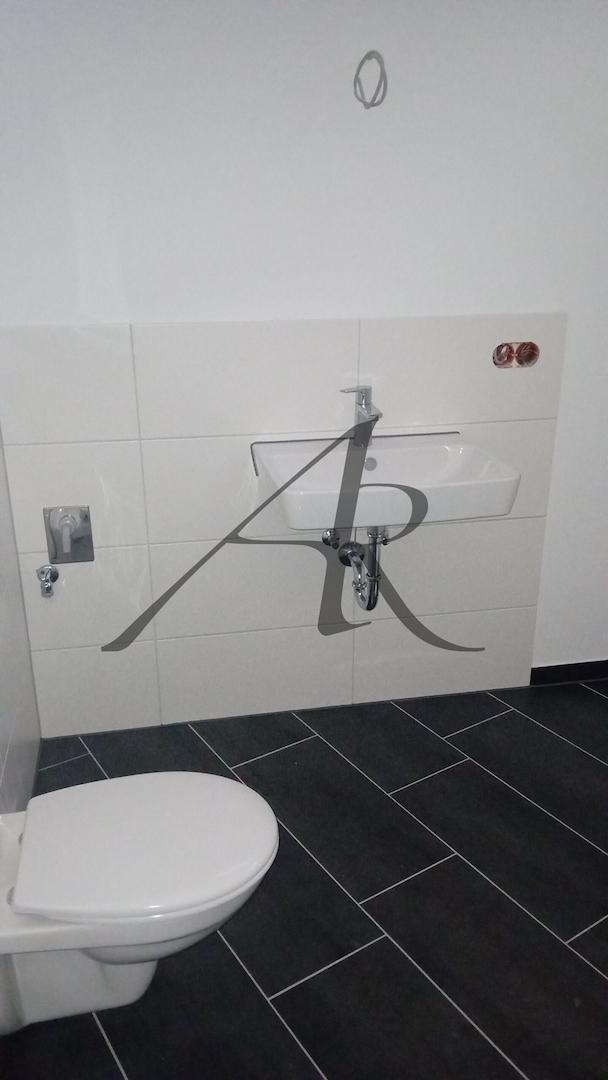 neu saniertes Bad mit Dusche