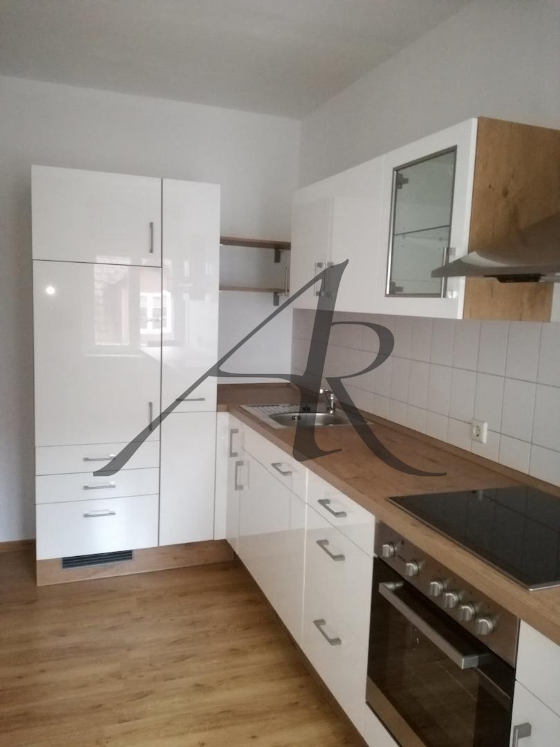 Küche mit Einbauküche