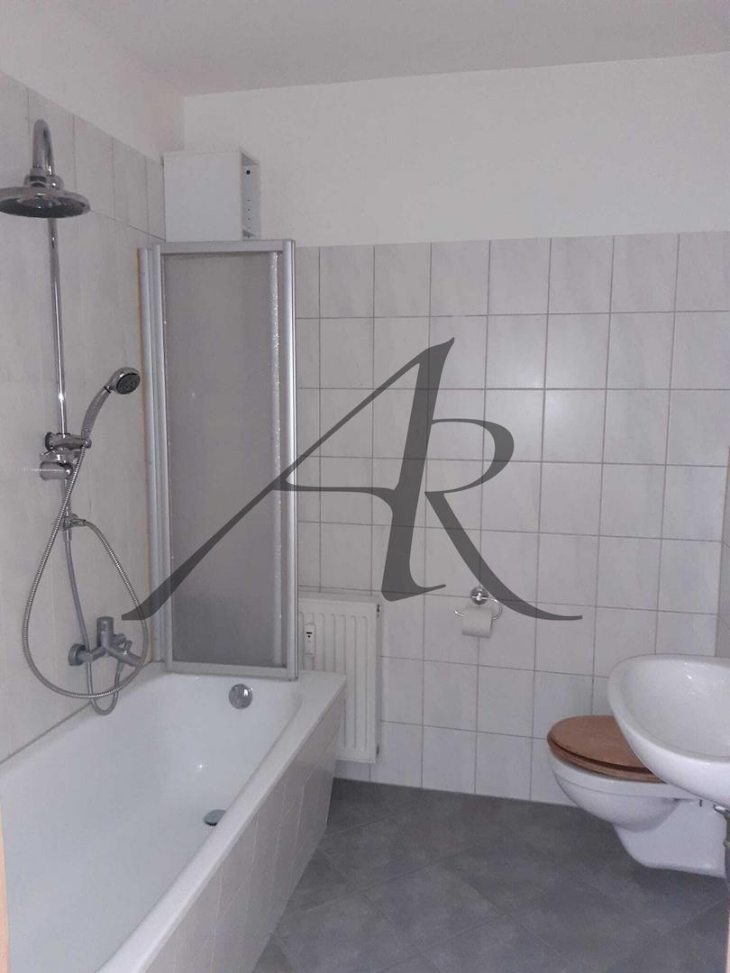 Bad mit Badewanne