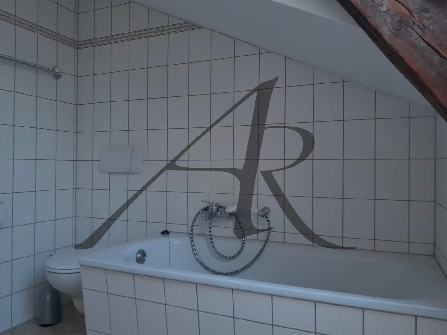 Tageslichtbad mit Badewanne