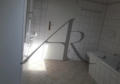 Tageslichtbad mit Badewanne
