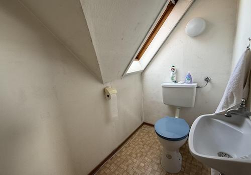 separates WC