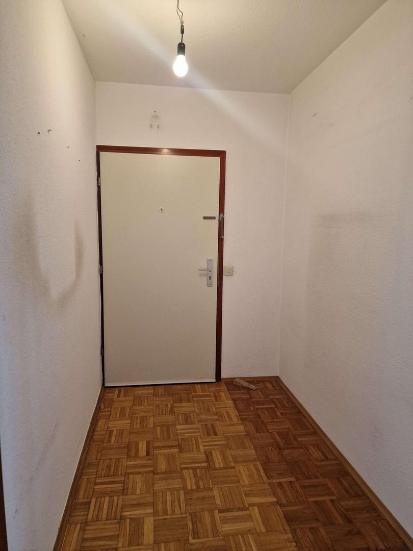 Blick vom Flur zur Wohnungsein