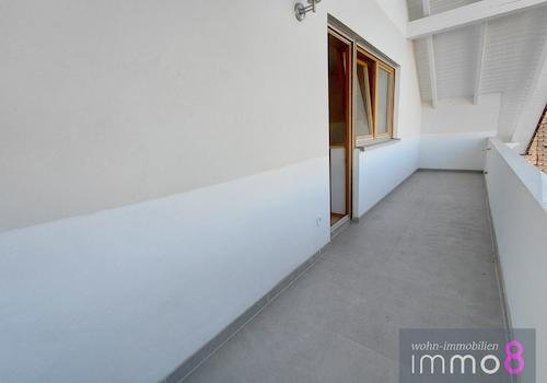 Überdachter Ost-Balkon