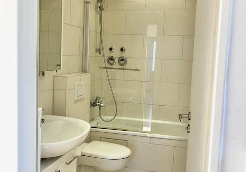 Badezimmer mit Wanne