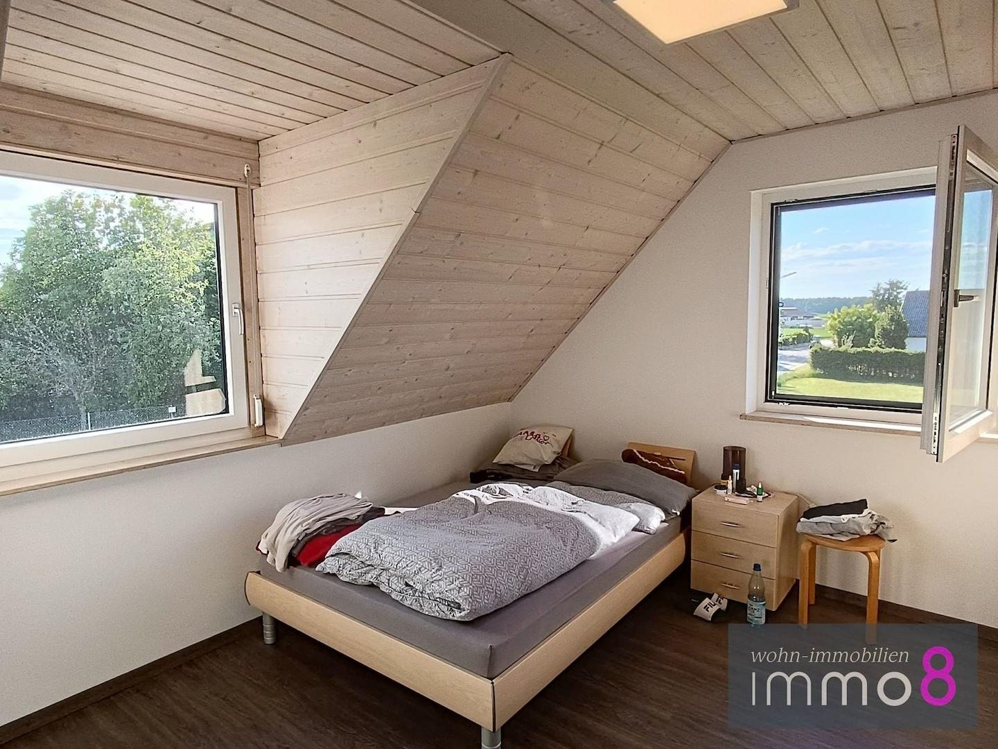 lichtdurchflutetes Schlafzimmer