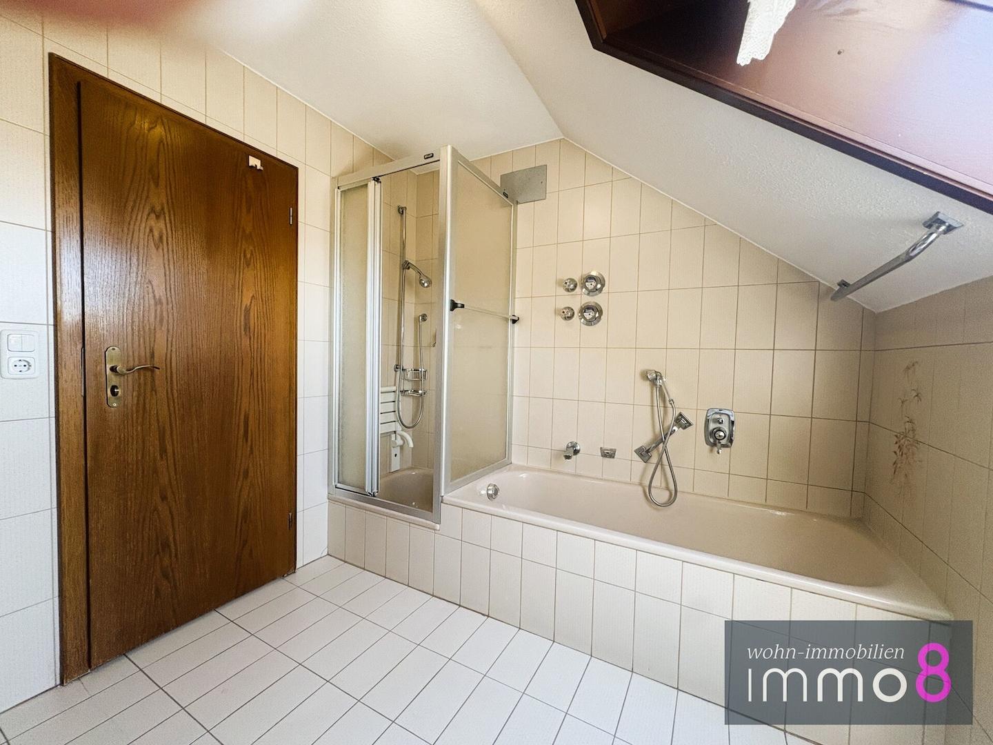 ...und Dusche - Badewanne