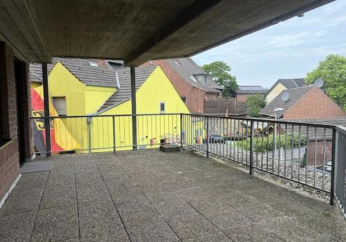... ca. 26 m² großer Terrasse