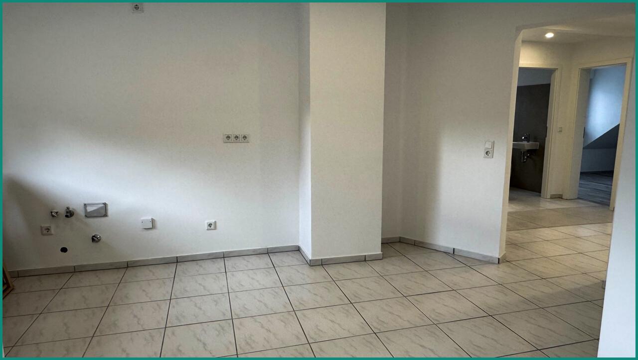 Viel Platz in der halboffenen Küche