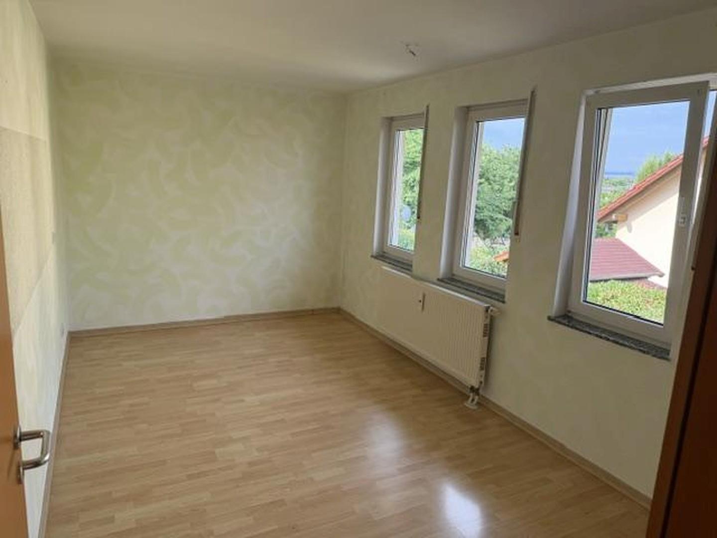 Viel Platz für Schrank + Bett
