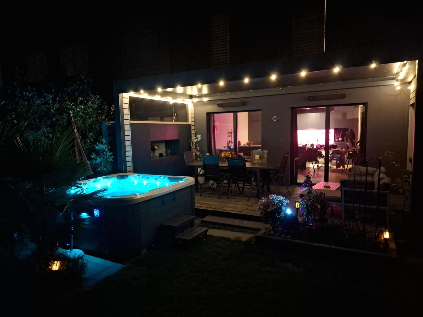 Gartenansicht bei Nacht