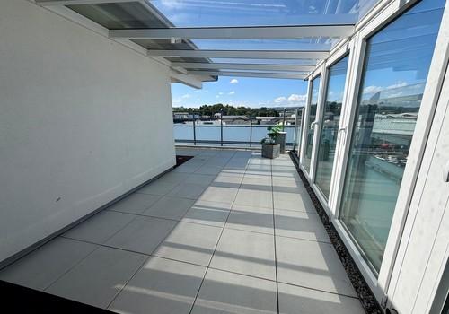 Terrasse mit seitl. Verglasung