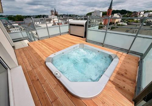 Holzterrasse Whirlpool 