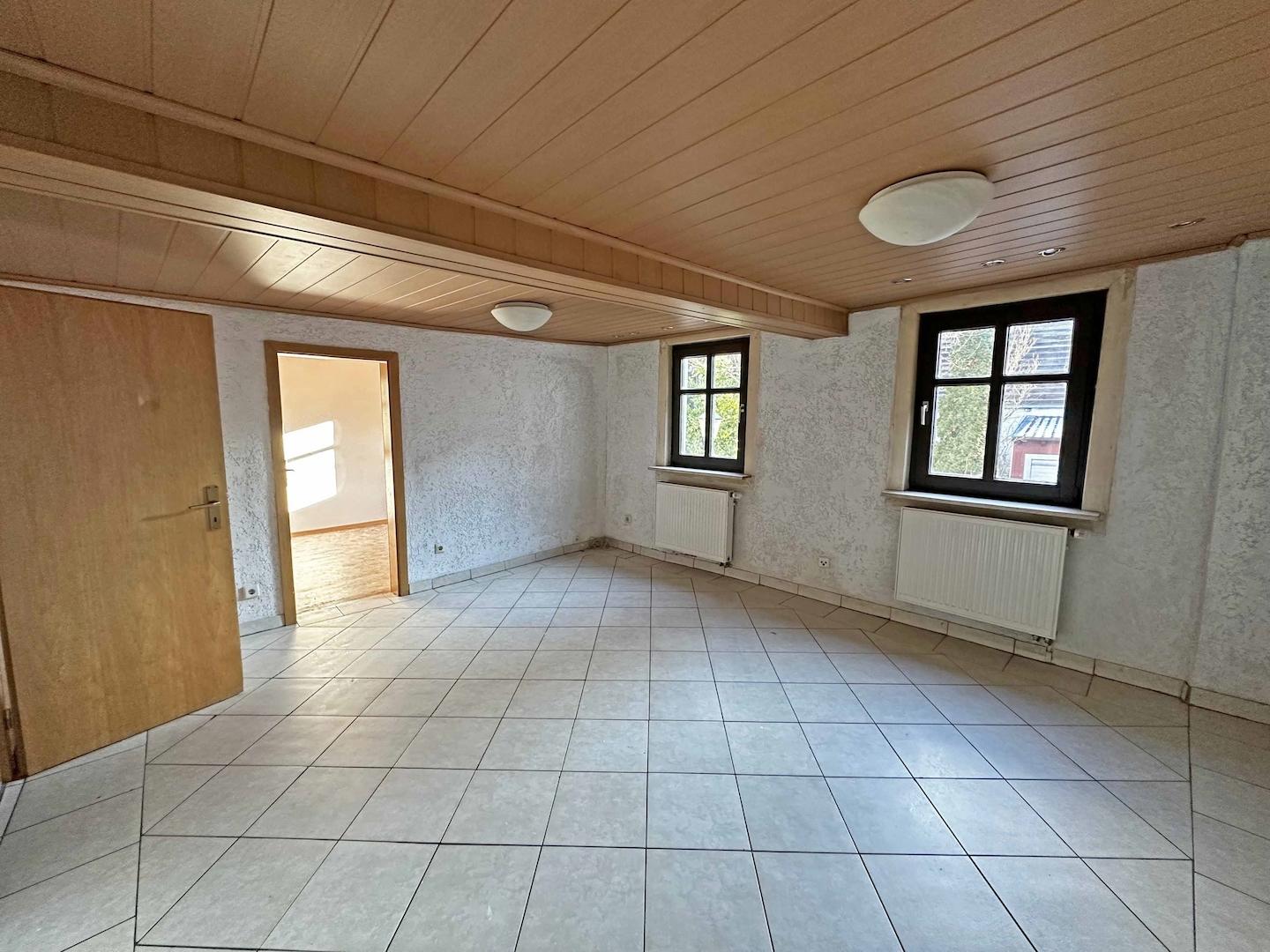 Wohnzimmer 1. OG mit Durchgang