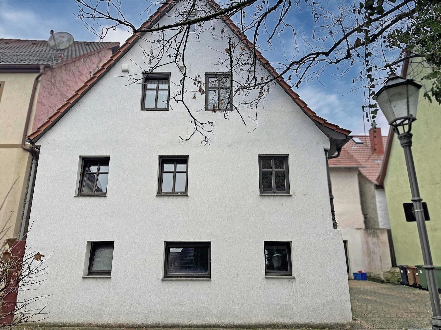 Wohnhaus Straßenansicht