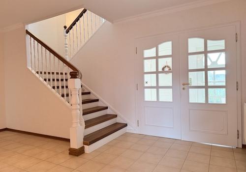 Flur mit Treppe