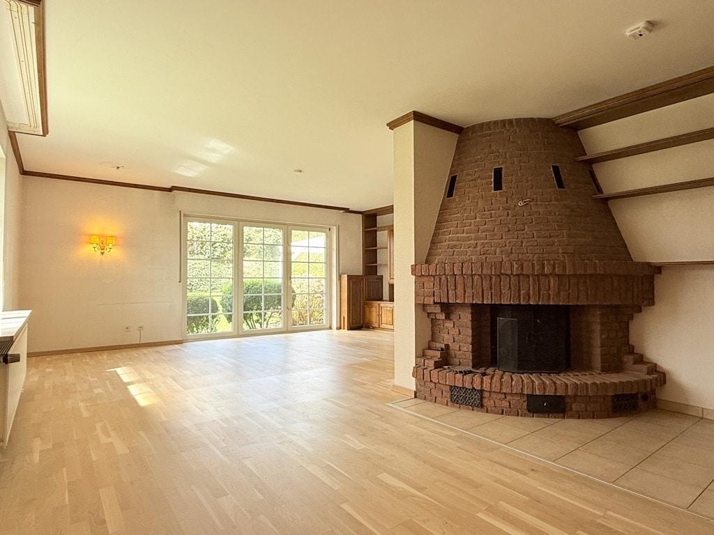 Wohnzimmer mit Kamin