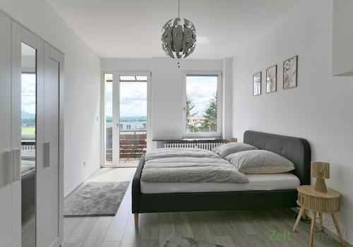 hinteres Schlafzimmer mit Balkon