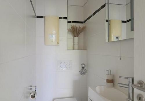 separates WC