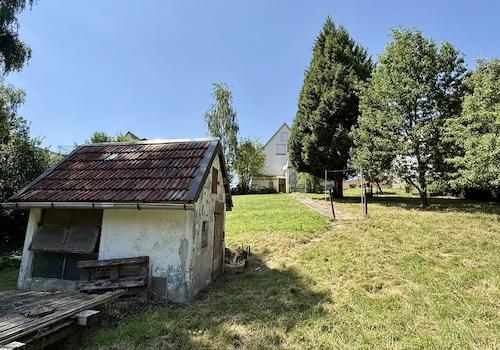 Garten mit Hühnerhaus