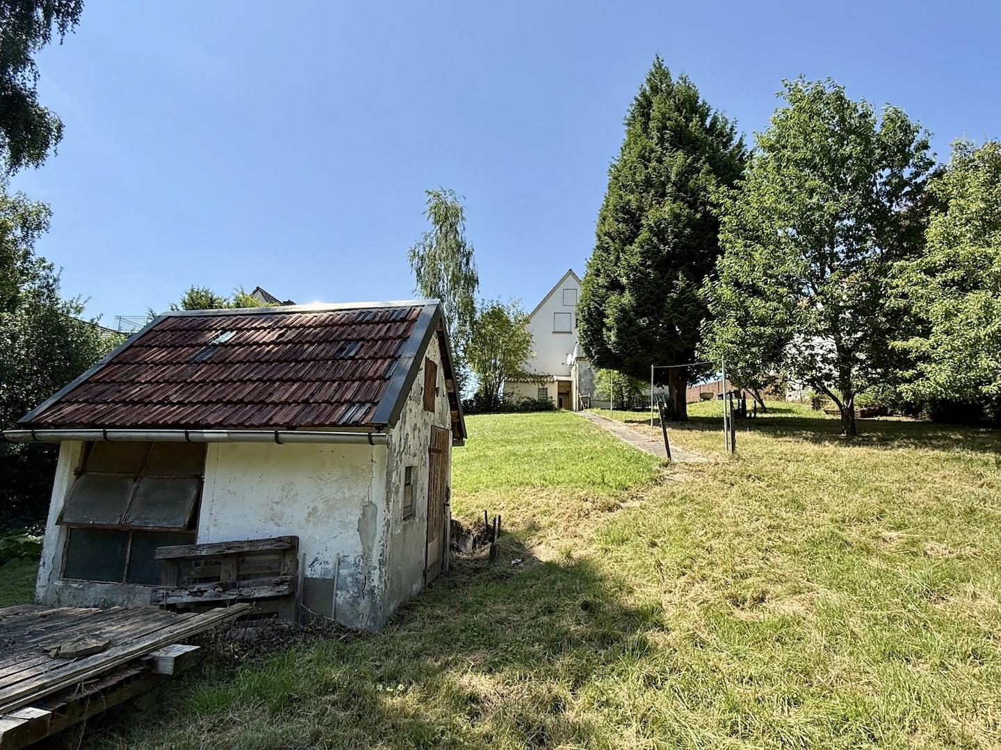 Garten mit Hühnerhaus