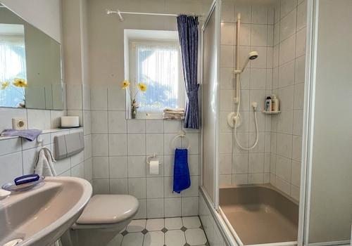 Tageslichtbad mit Dusche