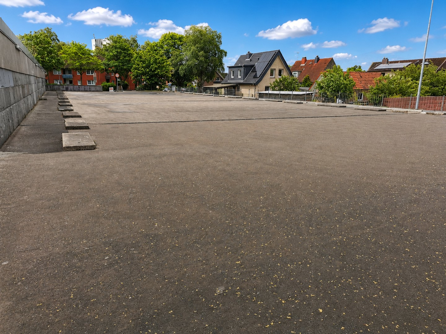 Parkdeck mit 35 Stellplätze