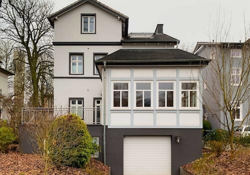 Gartenansicht mit Terrasse WE01