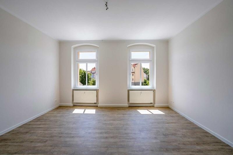 Lichtdurchflutetes Wohnzimmer