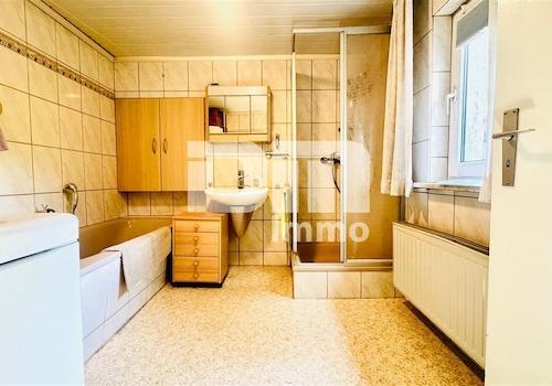 OG Badezimmer / Wanne / Dusche