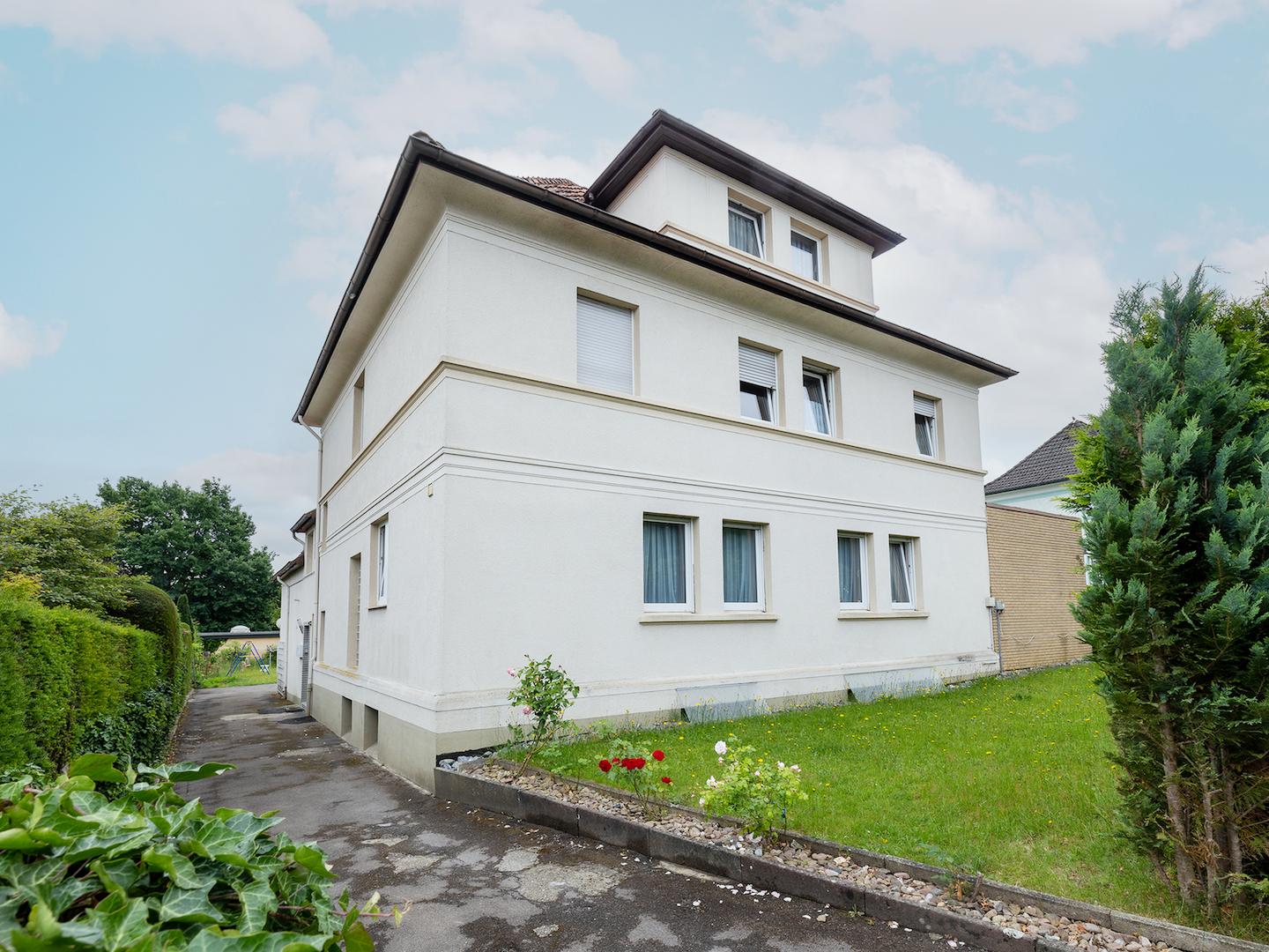 Außenansicht des gepflegten Mehrfamilienhauses