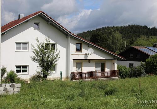 Außenansicht mit Anbau