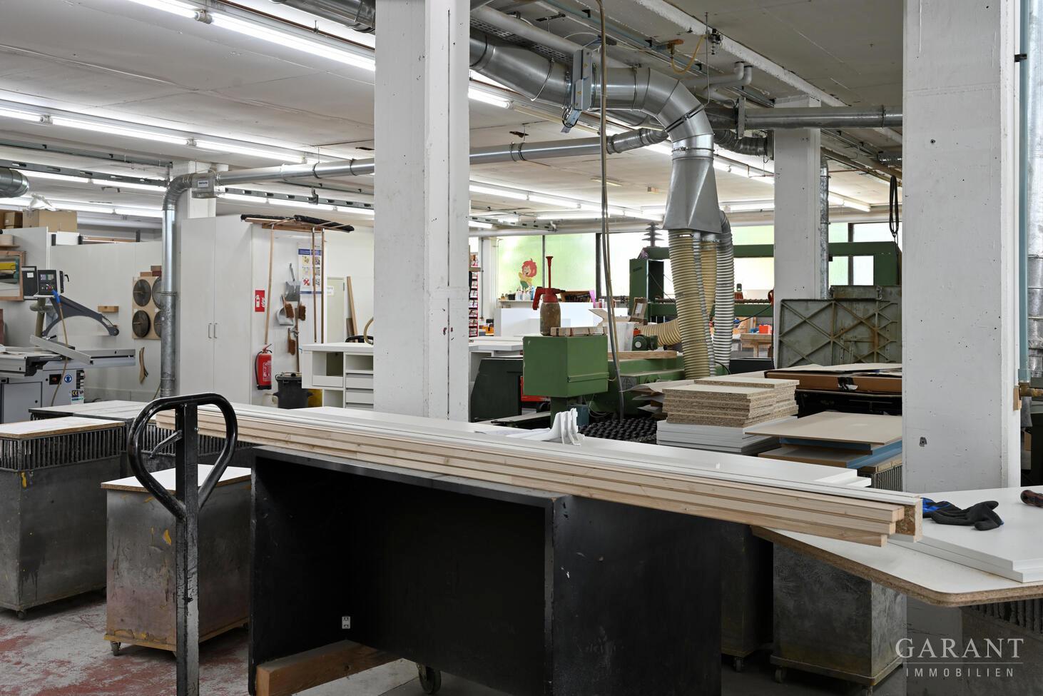 Produktionshalle Werkstatt .